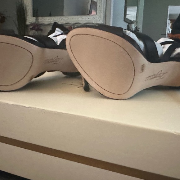 NWT - VINCE CAMUTO BLACK DELUXE SATIN STYLE IM-DAIRREN - Picture 4 of 8